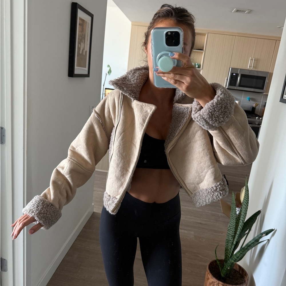 Sherpa Jacket - Picture 2 of 8